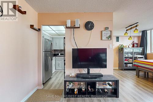 1111 - 3590 Kaneff Crescent, Mississauga (City Centre), ON - Indoor Photo Showing Living Room