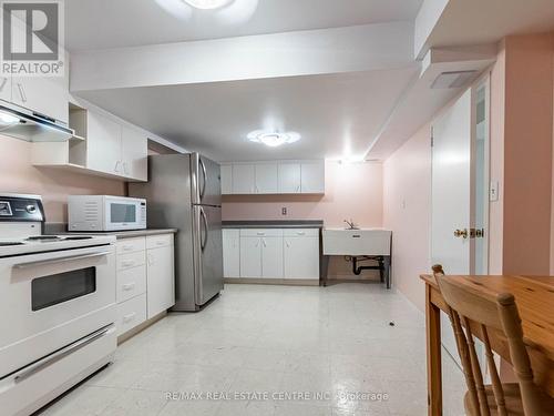 521 Nanak Road, Mississauga (Fairview), ON - Indoor Photo Showing Kitchen