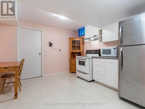 521 Nanak Road, Mississauga (Fairview), ON - Indoor Photo Showing Kitchen