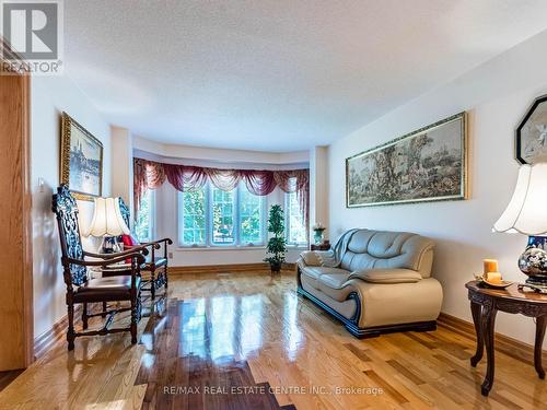 521 Nanak Road, Mississauga, ON - Indoor Photo Showing Living Room