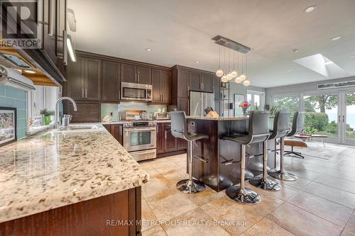 3094 Lakeview Avenue, Plympton-Wyoming, ON - Indoor Photo Showing Kitchen With Stainless Steel Kitchen With Upgraded Kitchen