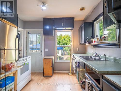 45 Wellington Street N, Thorold, ON - Indoor Photo Showing Kitchen With Double Sink