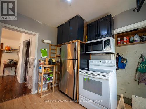 45 Wellington Street N, Thorold, ON - Indoor Photo Showing Kitchen