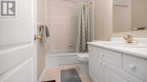 19 Dunlop Court, Brampton (Fletcher'S Meadow), ON - Indoor Photo Showing Bathroom