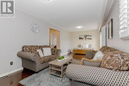 3320 Morningstar Drive, Mississauga (Malton), ON - Indoor Photo Showing Living Room