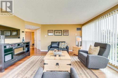 404 - 2177 Burnhamthorpe Road W, Mississauga (Erin Mills), ON - Indoor Photo Showing Living Room