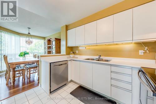 404 - 2177 Burnhamthorpe Road W, Mississauga (Erin Mills), ON - Indoor Photo Showing Kitchen With Double Sink