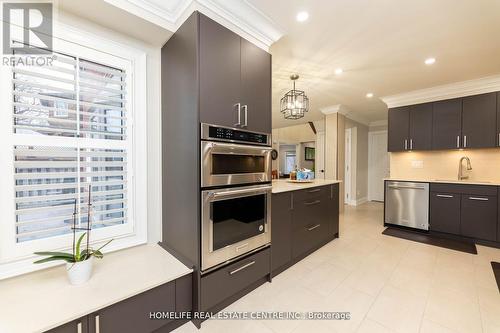 112 Braidwood Lake Road, Brampton, ON - Indoor Photo Showing Kitchen With Upgraded Kitchen