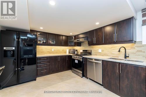 112 Braidwood Lake Road, Brampton, ON - Indoor Photo Showing Kitchen With Upgraded Kitchen