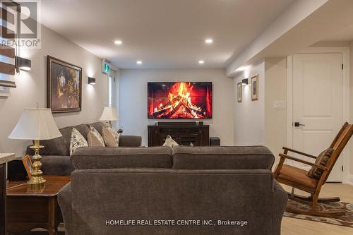 112 Braidwood Lake Road, Brampton, ON - Indoor Photo Showing Living Room