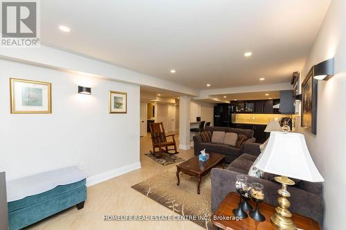 112 Braidwood Lake Road, Brampton, ON - Indoor Photo Showing Living Room