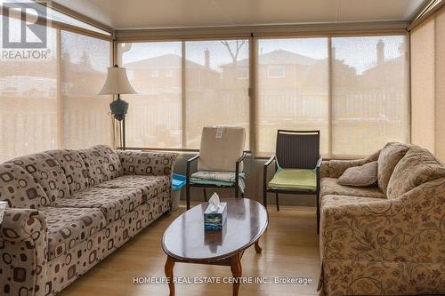 112 Braidwood Lake Road, Brampton, ON - Indoor Photo Showing Living Room