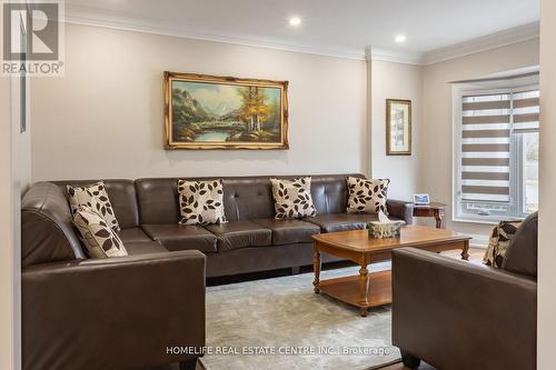 112 Braidwood Lake Road, Brampton, ON - Indoor Photo Showing Living Room