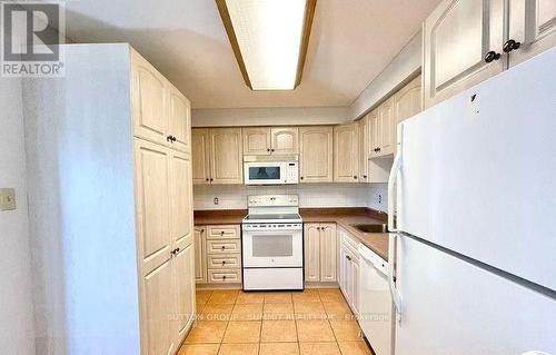 5D - 2866 Battleford Road, Mississauga (Meadowvale), ON - Indoor Photo Showing Kitchen