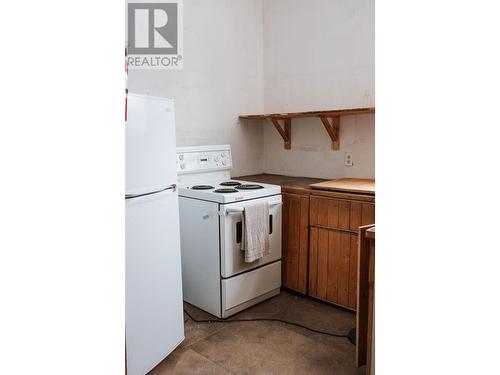 9680 Chilcotin Road, Prince George, BC - Indoor Photo Showing Kitchen