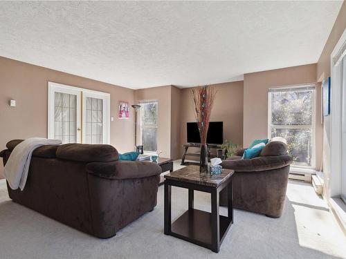 329-40 Gorge Rd West, Saanich, BC - Indoor Photo Showing Living Room