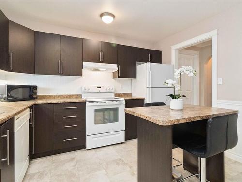 329-40 Gorge Rd West, Saanich, BC - Indoor Photo Showing Kitchen