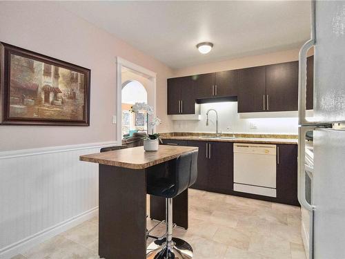 329-40 Gorge Rd West, Saanich, BC - Indoor Photo Showing Kitchen