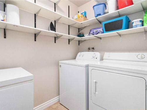 329-40 Gorge Rd West, Saanich, BC - Indoor Photo Showing Laundry Room