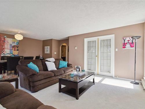 329-40 Gorge Rd West, Saanich, BC - Indoor Photo Showing Living Room