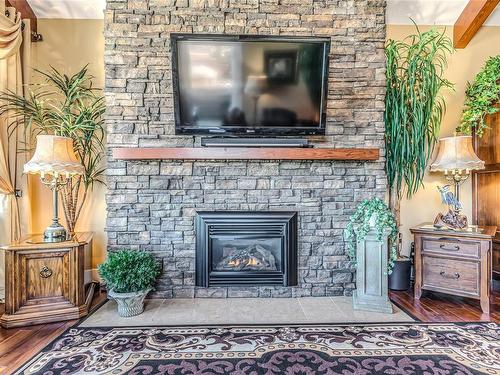 703-540 Stewart Ave, Nanaimo, BC - Indoor Photo Showing Living Room With Fireplace