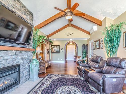 703-540 Stewart Ave, Nanaimo, BC - Indoor Photo Showing Living Room With Fireplace