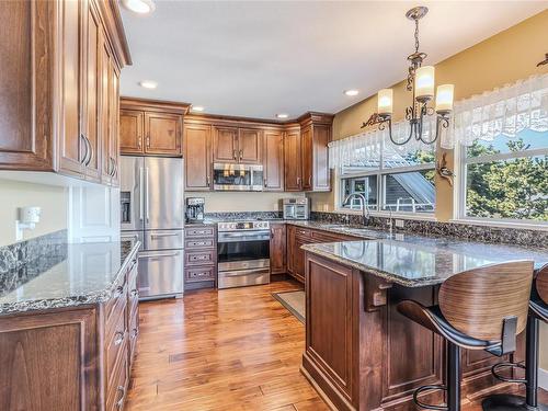 703-540 Stewart Ave, Nanaimo, BC - Indoor Photo Showing Kitchen With Upgraded Kitchen