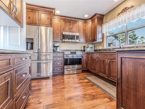 703-540 Stewart Ave, Nanaimo, BC - Indoor Photo Showing Kitchen