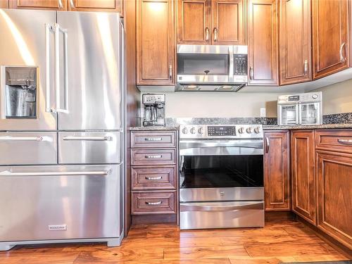 703-540 Stewart Ave, Nanaimo, BC - Indoor Photo Showing Kitchen