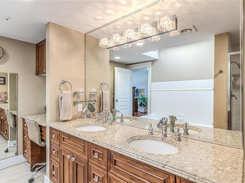 703-540 Stewart Ave, Nanaimo, BC - Indoor Photo Showing Bathroom