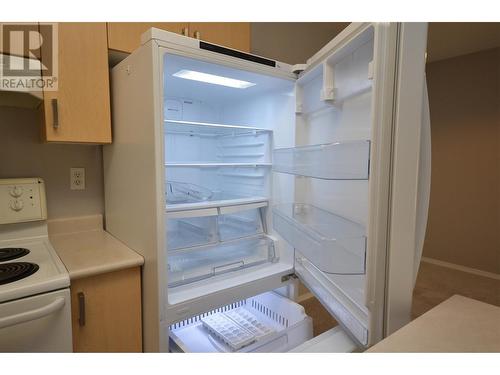 4900 Okanagan Avenue Unit# 414, Vernon, BC - Indoor Photo Showing Kitchen