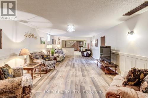 333424 Concession Rd 1 Road, West Grey, ON - Indoor Photo Showing Living Room