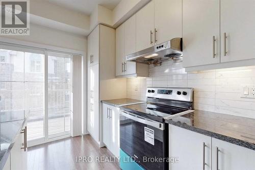 11 Porcelain Way, Whitby (Rolling Acres), ON - Indoor Photo Showing Kitchen With Upgraded Kitchen