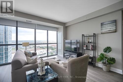 1608 - 2900 Highway 7 Road, Vaughan (Concord), ON - Indoor Photo Showing Living Room