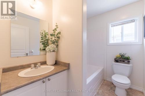 553 Carriage Lane, Peterborough, ON - Indoor Photo Showing Bathroom