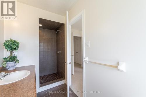 553 Carriage Lane, Peterborough, ON - Indoor Photo Showing Bathroom