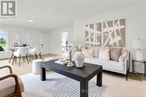 13717 Ort Road, Niagara Falls, ON - Indoor Photo Showing Living Room