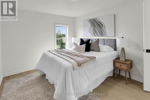 13717 Ort Road, Niagara Falls, ON - Indoor Photo Showing Bedroom