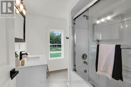 13717 Ort Road, Niagara Falls, ON - Indoor Photo Showing Bathroom