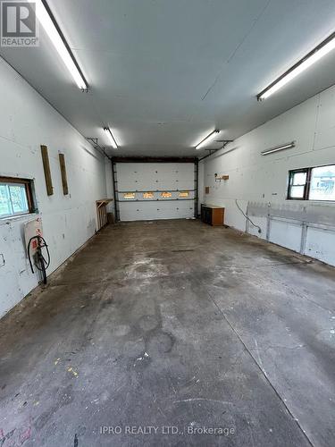 13717 Ort Road, Niagara Falls, ON - Indoor Photo Showing Garage