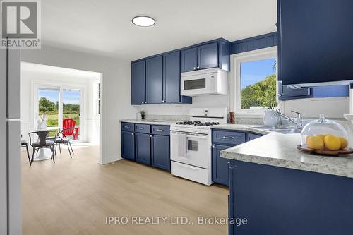 13717 Ort Road, Niagara Falls, ON - Indoor Photo Showing Kitchen With Double Sink