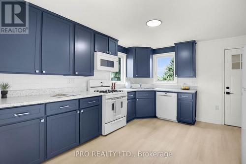 13717 Ort Road, Niagara Falls, ON - Indoor Photo Showing Kitchen