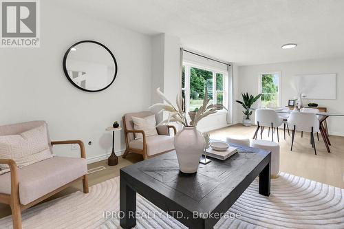 13717 Ort Road, Niagara Falls, ON - Indoor Photo Showing Living Room