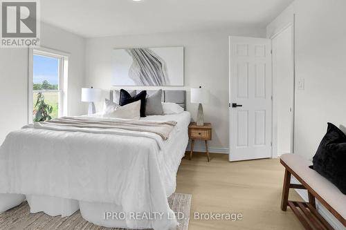 13717 Ort Road, Niagara Falls, ON - Indoor Photo Showing Bedroom