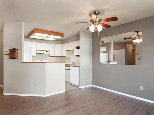 328-390 Island Hwy South, Campbell River, BC - Indoor Photo Showing Kitchen