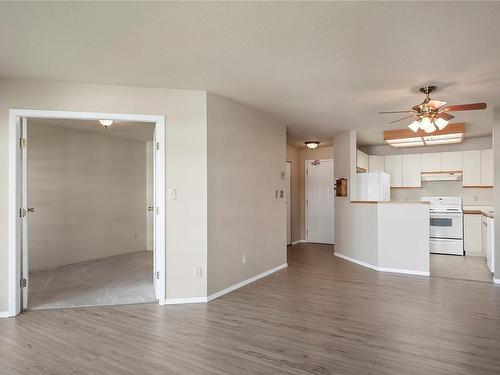 328-390 Island Hwy South, Campbell River, BC - Indoor Photo Showing Kitchen