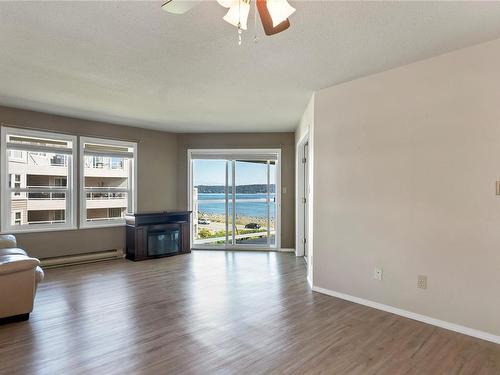 328-390 Island Hwy South, Campbell River, BC - Indoor Photo Showing Living Room