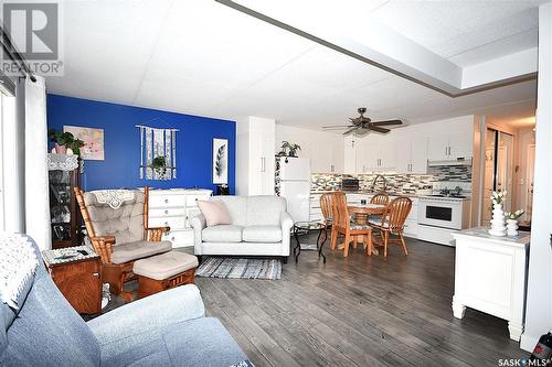 202 1 26Th Street E, Prince Albert, SK - Indoor Photo Showing Living Room