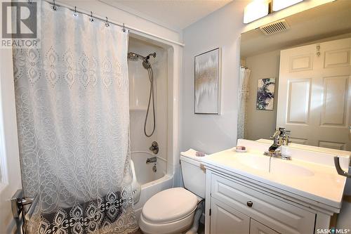 202 1 26Th Street E, Prince Albert, SK - Indoor Photo Showing Bathroom