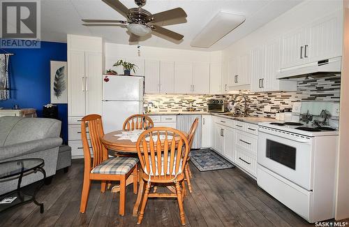 202 1 26Th Street E, Prince Albert, SK - Indoor Photo Showing Kitchen